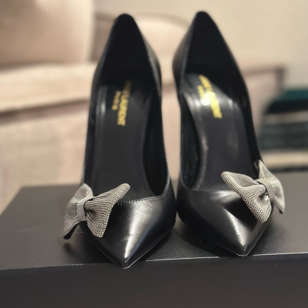 Saint Laurent Black Leather Zoe Chain Bow Stiletto Heel Pumps Originally $975